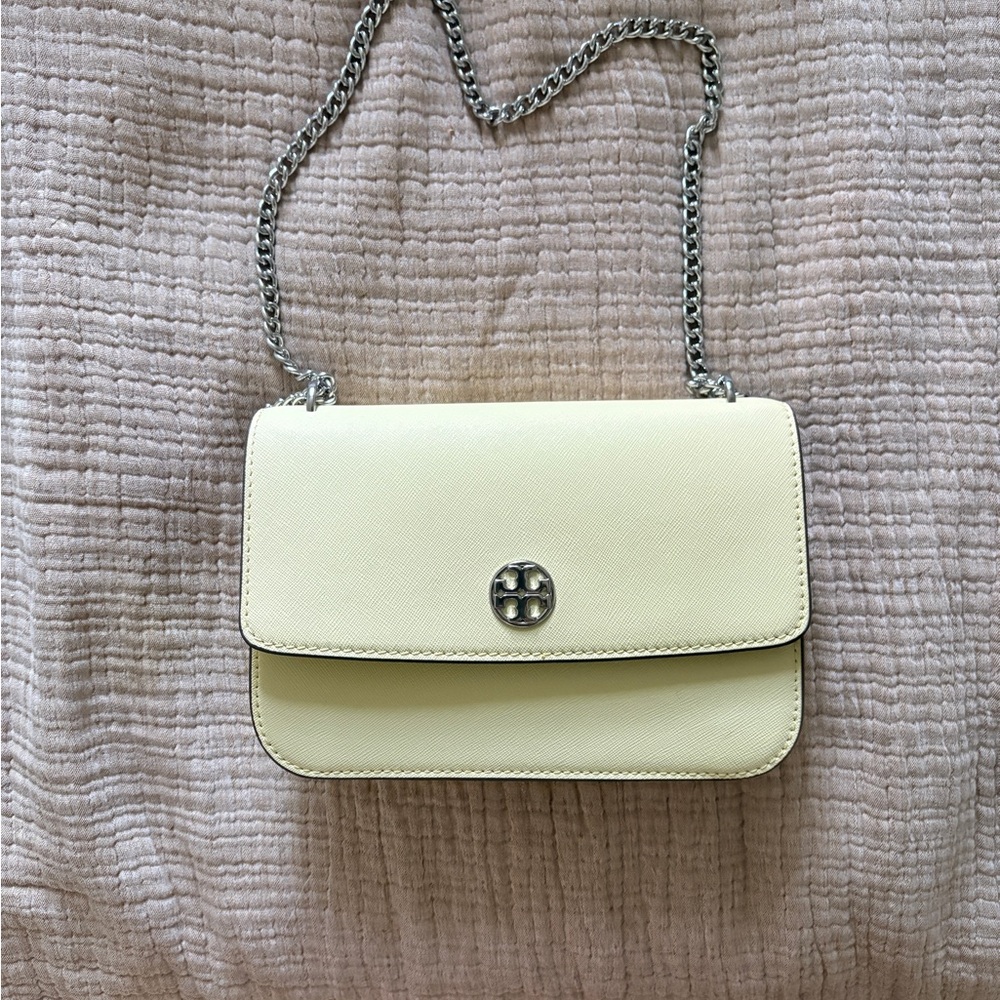 Tory Burch Saffiano Shoulder Bag in Lemon Sugar (Butter Yellow) - Picture 2 of 6